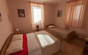 Guest House Floreus Cres